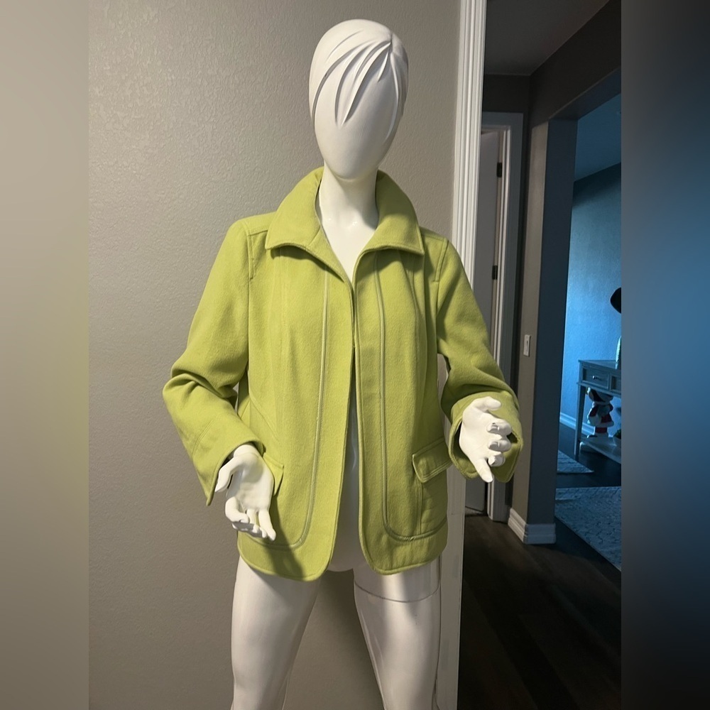 Chico's | Piped Detail Smooth Light Plush Coat size 2/12
